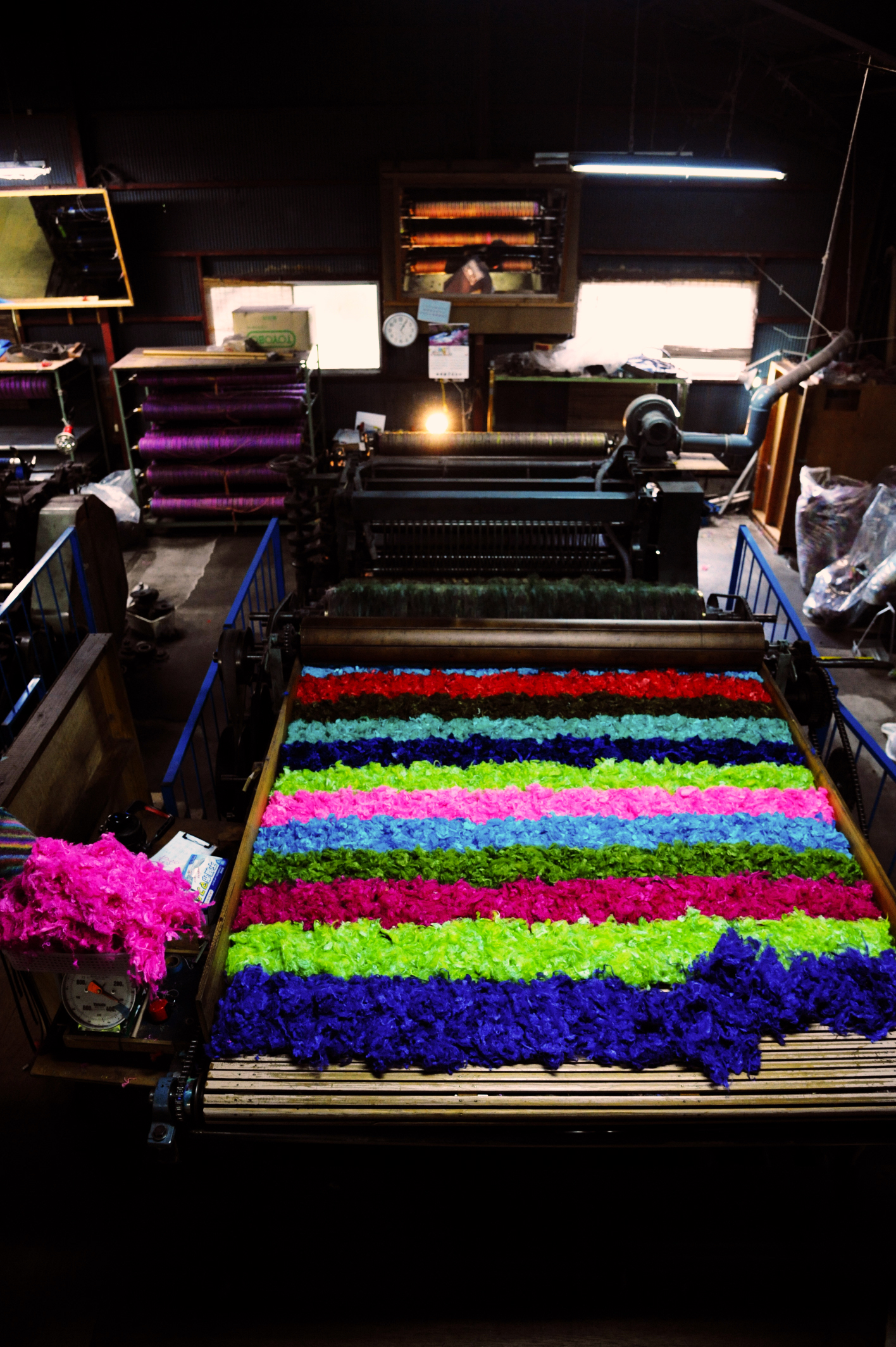 3--Carding - lining up dyed raw materials on carding machine